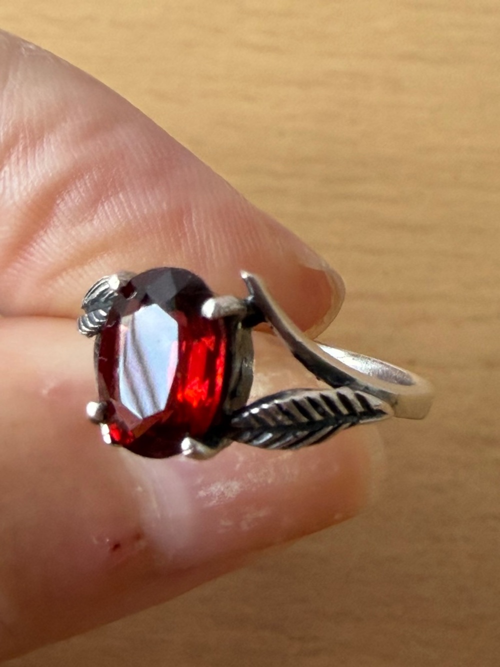 VINTAGE OVAL CUT GARNET 925 STERLING SILVER SMALL ORNATE RING TINY SIZE CHILD?